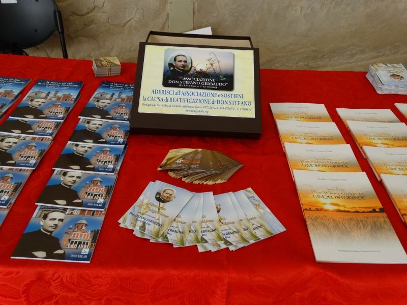 Gallery: Fossano - Libri e rose - 2